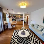 アパート Cozy In Kadriorg Park タリン