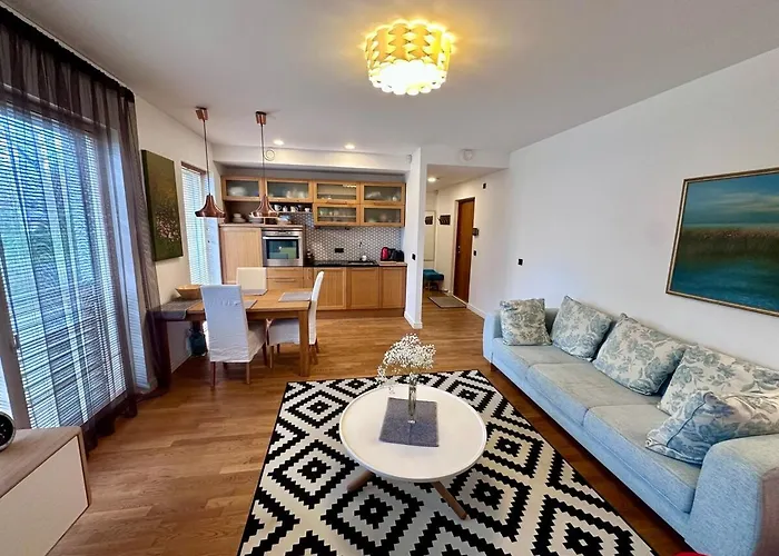 Apartment Cozy In Kadriorg Park Tallinn