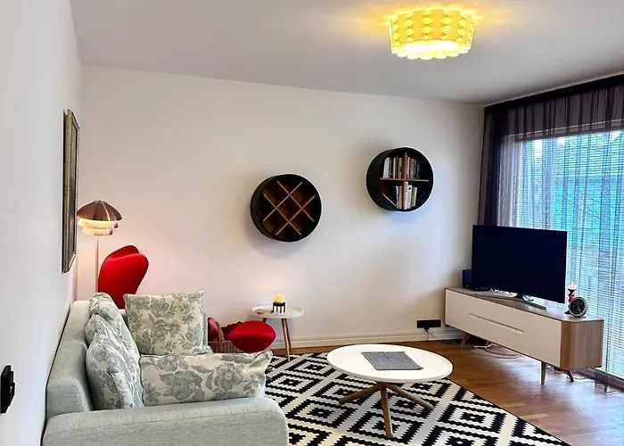 Cozy In Kadriorg Park