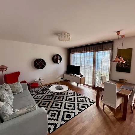 Cozy In Kadriorg Park Apartman