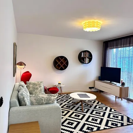 Cozy In Kadriorg Park